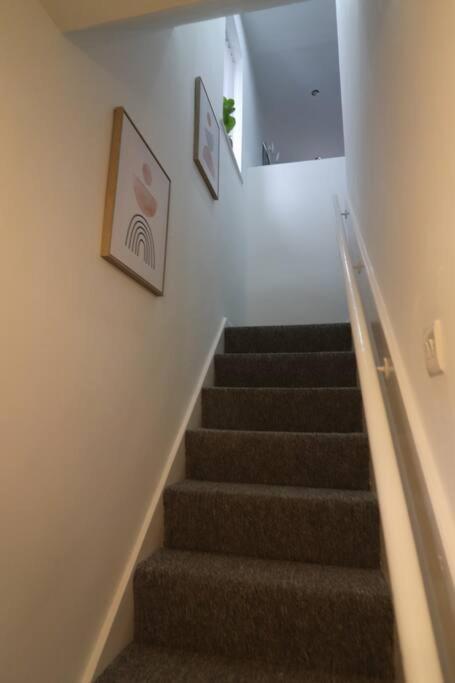 Cosy Two Bedroom First Floor Apartment Birmingham Luaran gambar