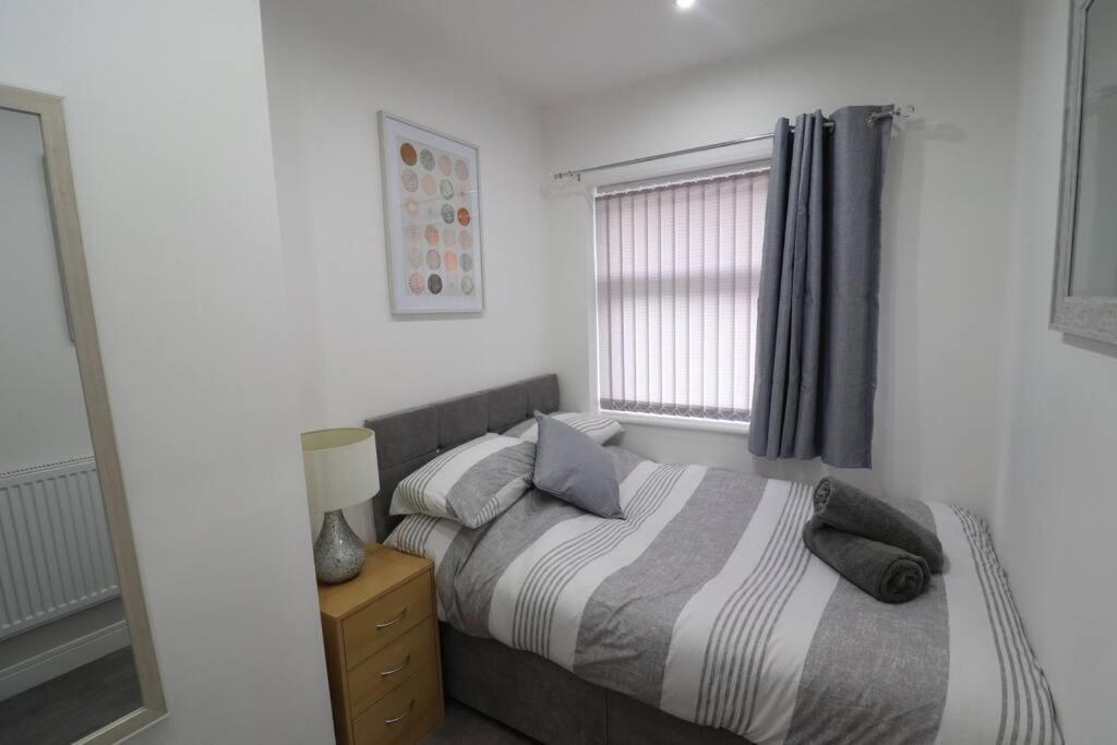 Cosy Two Bedroom First Floor Apartment Birmingham Luaran gambar