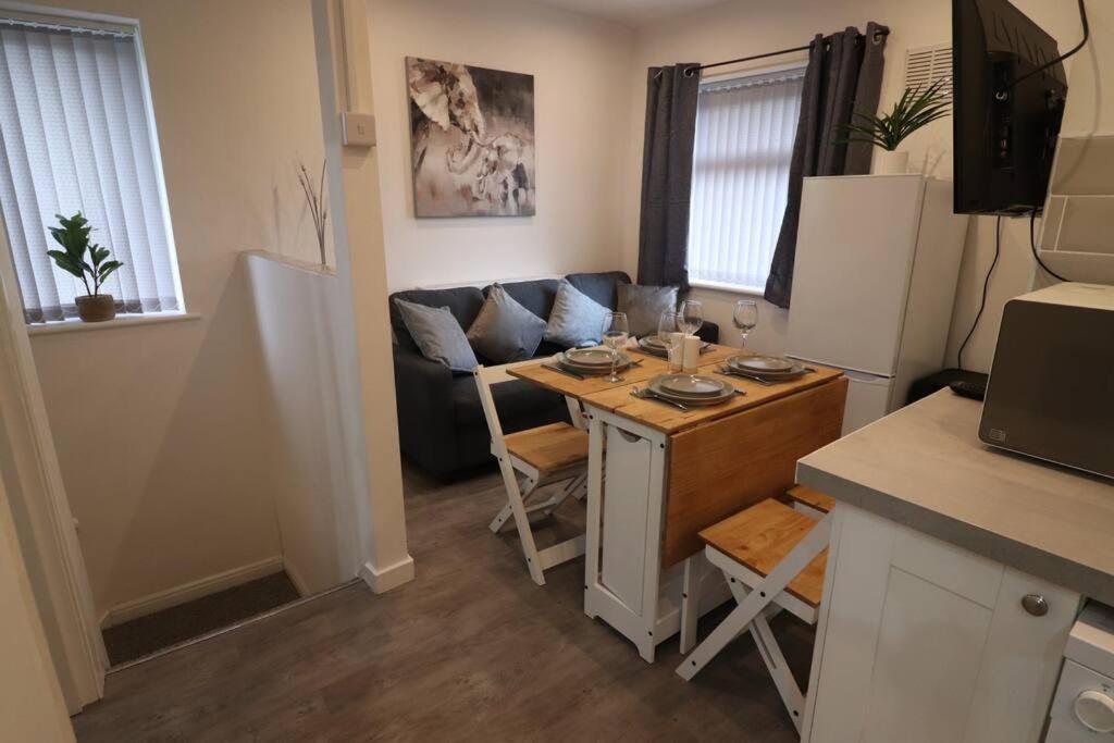 Cosy Two Bedroom First Floor Apartment Birmingham Luaran gambar